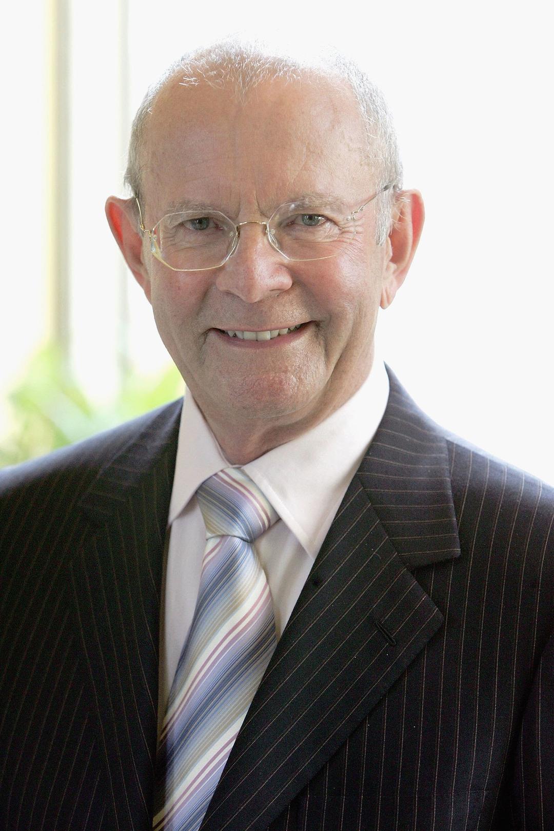 Wilbur Smith - উইলবার স্মিথ