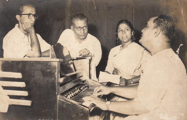 বইয়ের ভেতরের পাতা ১